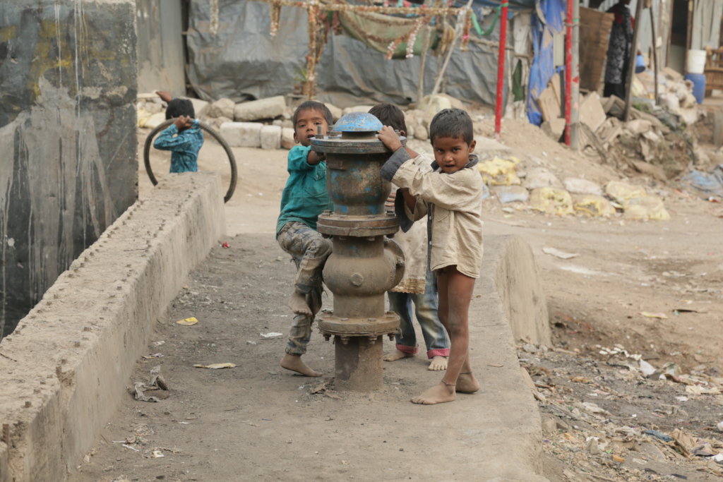 Covid-19: Food for street children in Mumbai