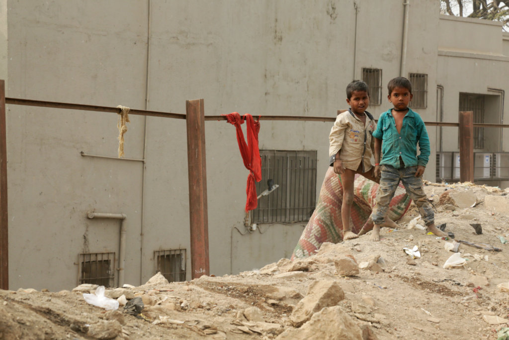 Covid-19: Food for street children in Mumbai