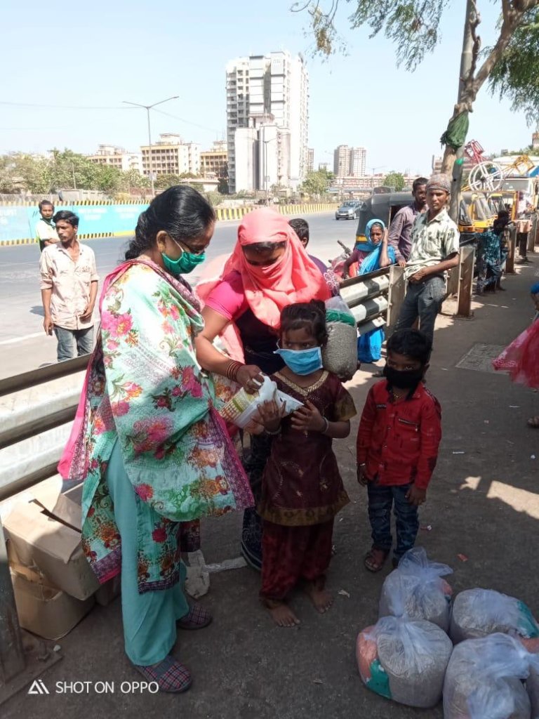 Covid-19: Food for street children in Mumbai