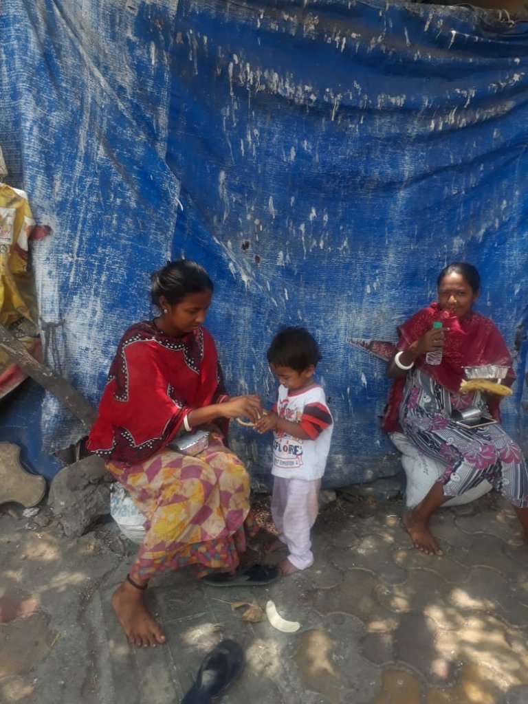 Covid-19: Food for street children in Mumbai