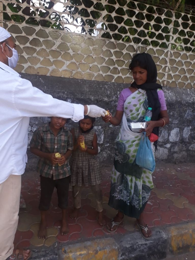 Covid-19: Food for street children in Mumbai
