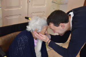 Supporting abandoned elderly people