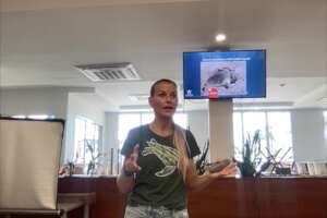 Dr. Christine Figgener lecturing about sea turtles