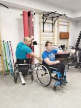 David-young basketball player strengthens his arms