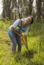 MOJA volunteer reforesting Xochimilco