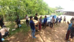 Giving food to Burmese migrants at a camp