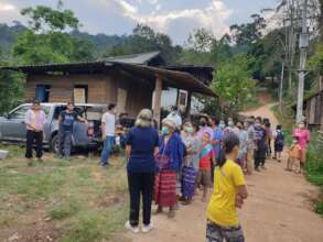 Mae Taeng villagers queuing to receive food pack.