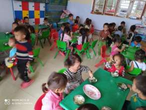 Lunch time at Khau De school site