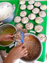 Preparing meal for students in Na O