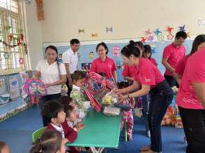 Students at Sang Xoay school site received gifts