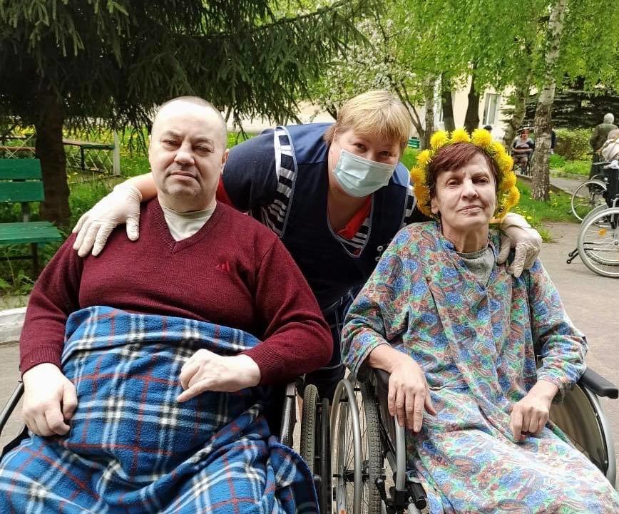 Surviving COVID-19 in Russian Nursing Homes