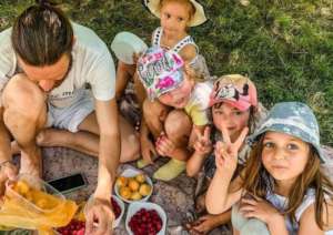 Kids love picnics with fruits