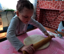 Making pizza