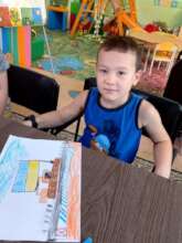 Kids make postcards for the fighters on front line