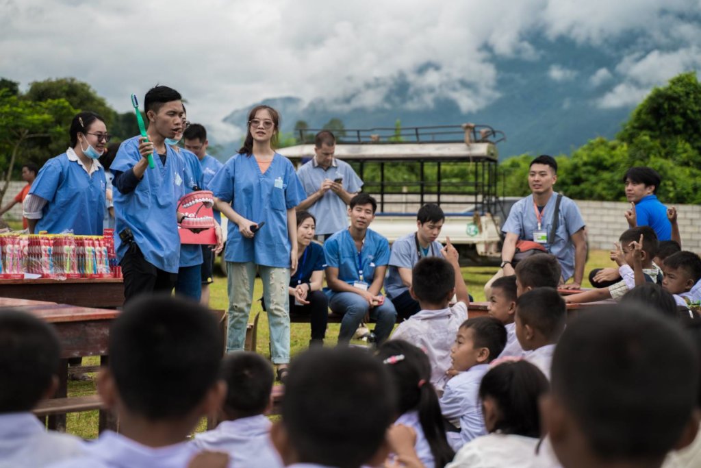 Give 1,000 Thai children a beautiful smile