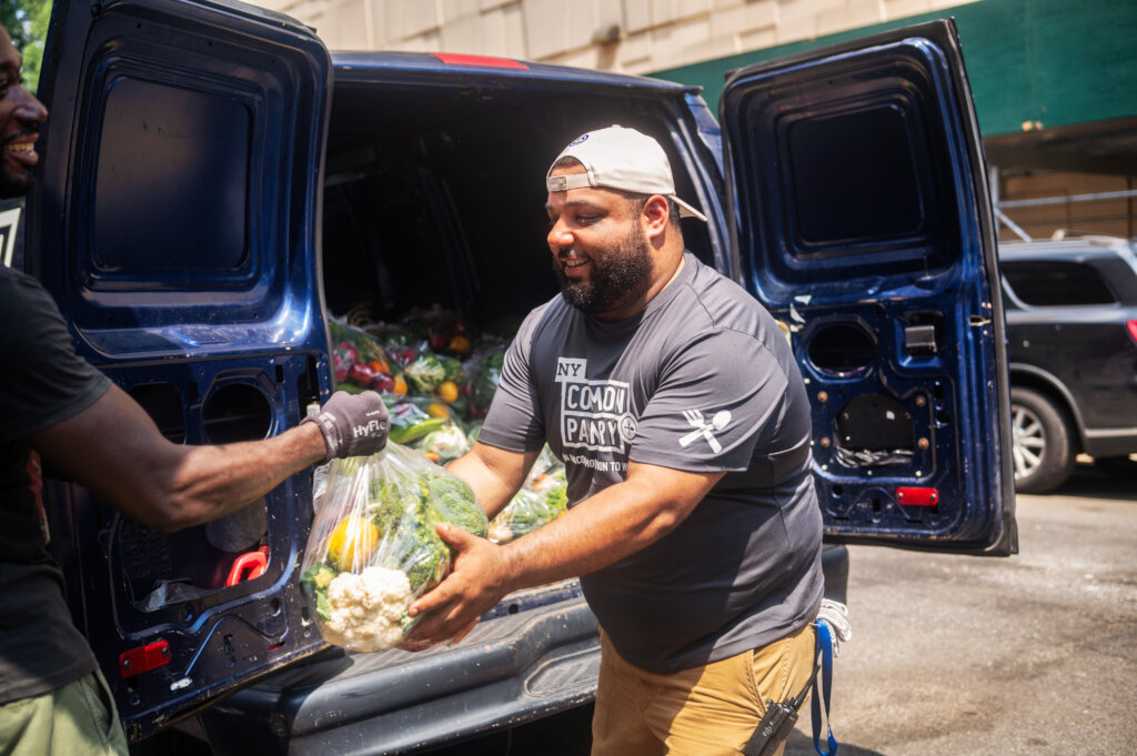 Cityzens Giving Emergency Food - New York