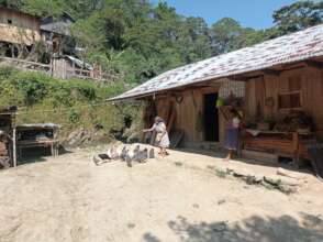 Cuando Amanece funded chicken husbandry project