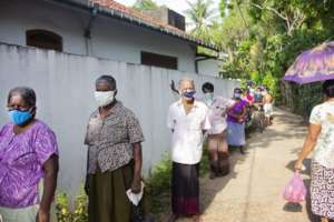 Food parcel donation queue