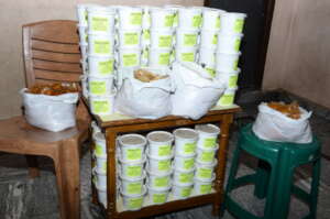 best_charity_in_india_giving_food