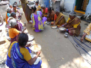 feeding_homeless_people_in_kurnool