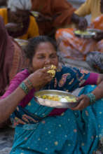 feeding india elder from poor family donate elder