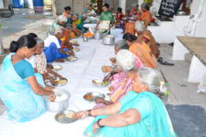 feeding_the_homeless_hungry_old_age_elders