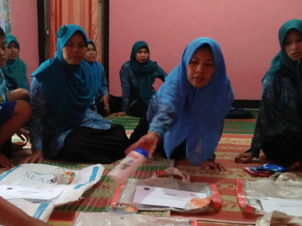 Waste Sorting Bags for 1500 Households in Wonosidi