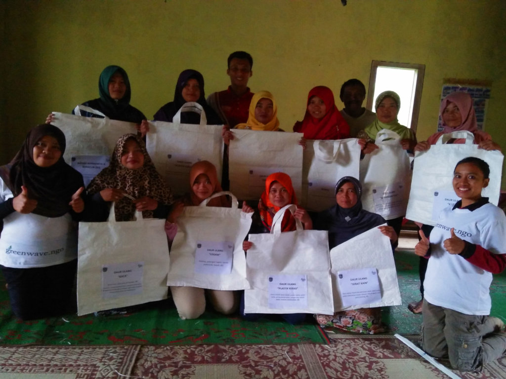 Waste Sorting Bags for 1500 Households in Wonosidi