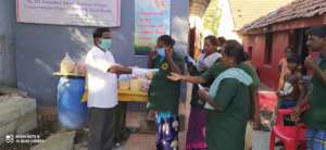 Distribution of cook food to vulnerable community.