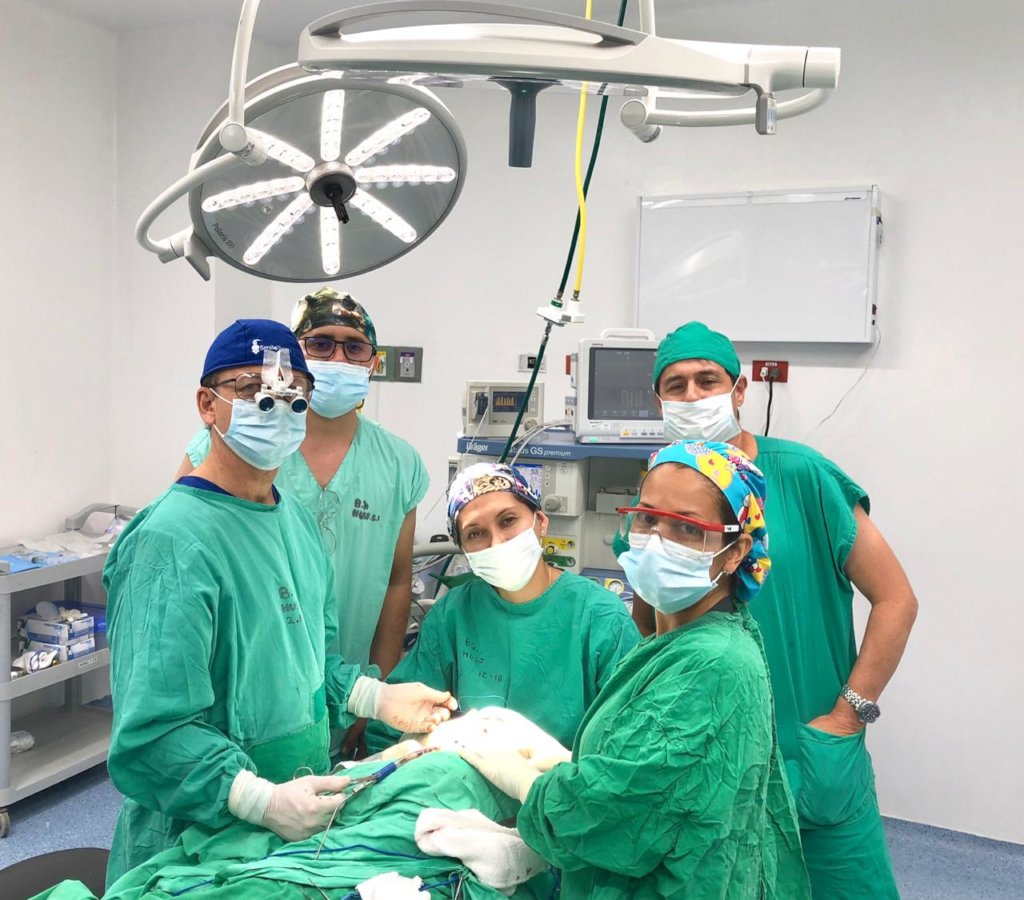 "Cambiando Vidas, Una Sonrisa a la Vez" (Colombia)