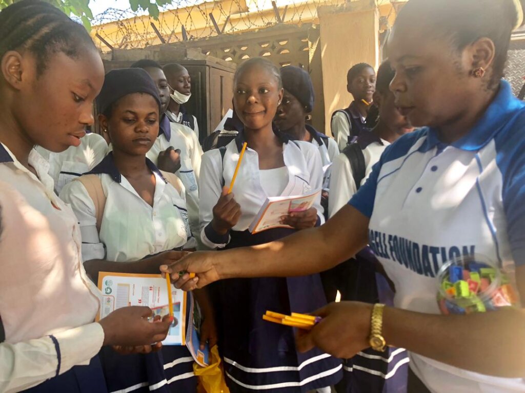 HELP NIGERIA GIRLS : FREE EDUCATION & CLEAN WATER