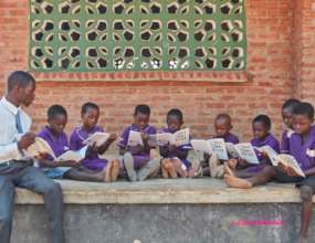 Children reading The CharChar Trust Readers