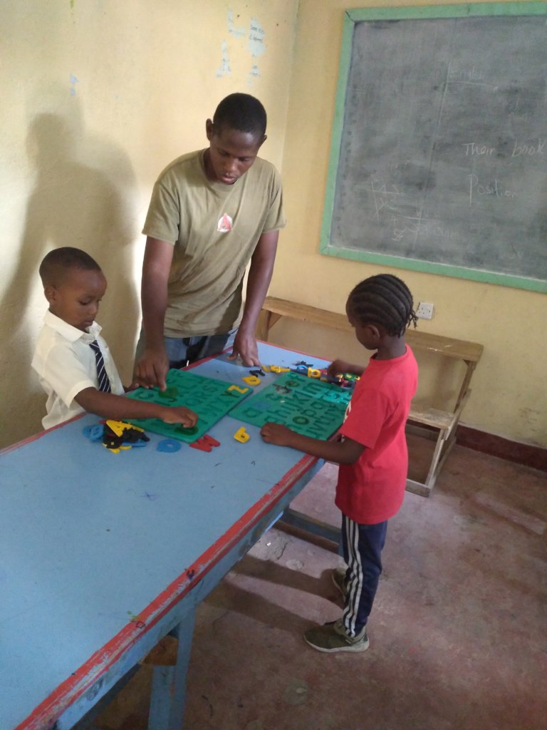 HELP PUPILS WITH DYSLEXIA OBTAIN LEARNING MATERIAL