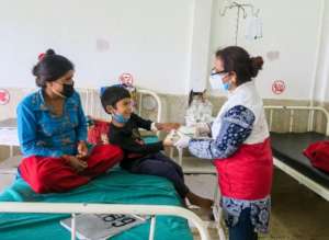 Dakshi* receives Lito at the pediatric hospital