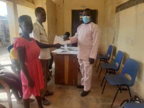 Presentation of Certificate by UER Dir. of DSW