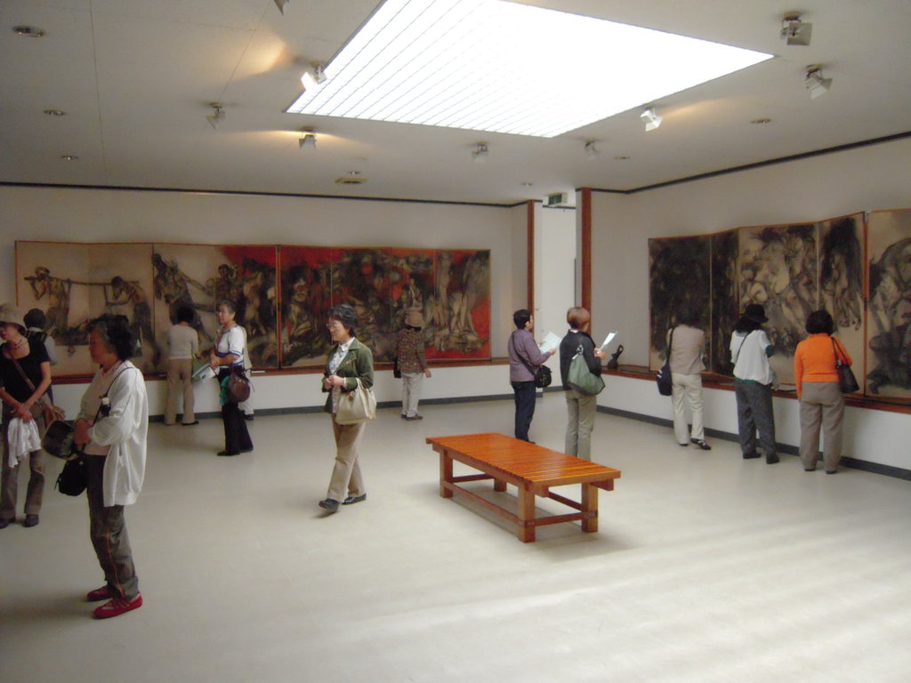 Many people visit the Gallery in the summer