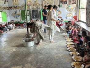 Apne Aap community mid-day meal