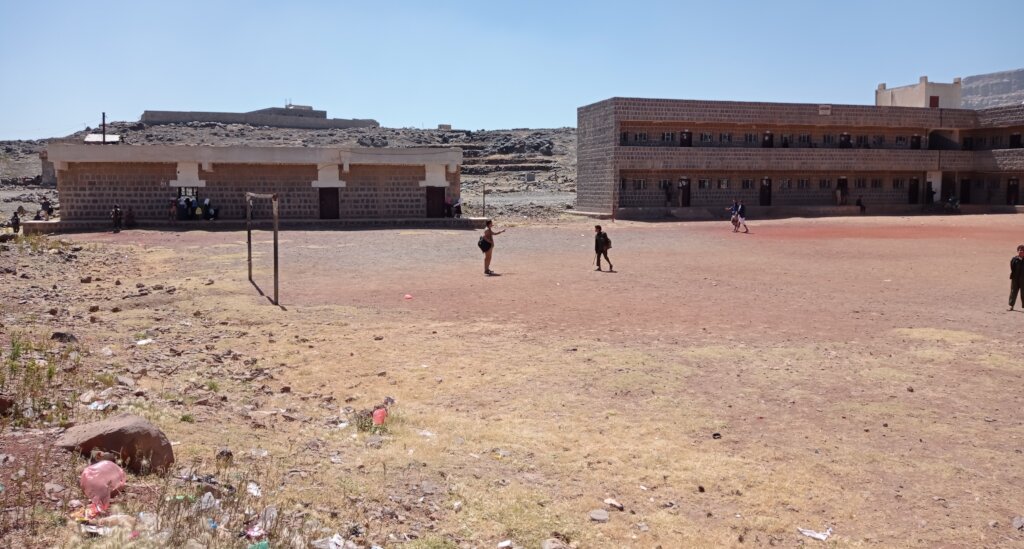 Educational services for displaced children in Yem