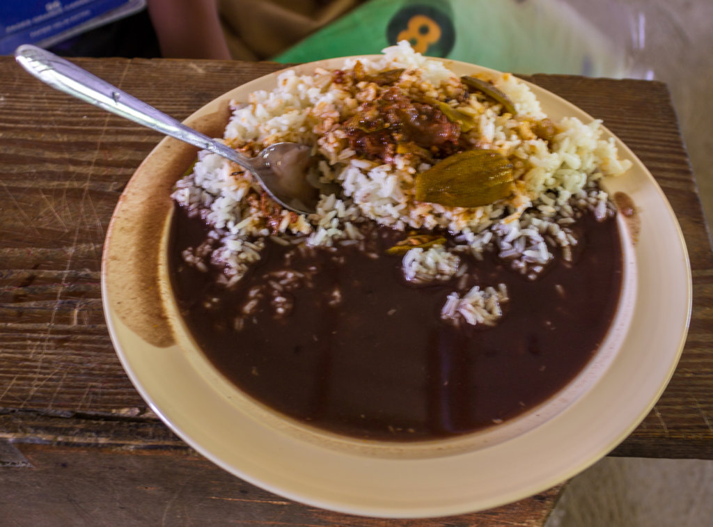 Provide daily meal to 300 school children in Haiti