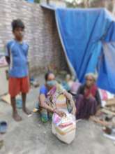 Distributing emergency food to the most vulnerable