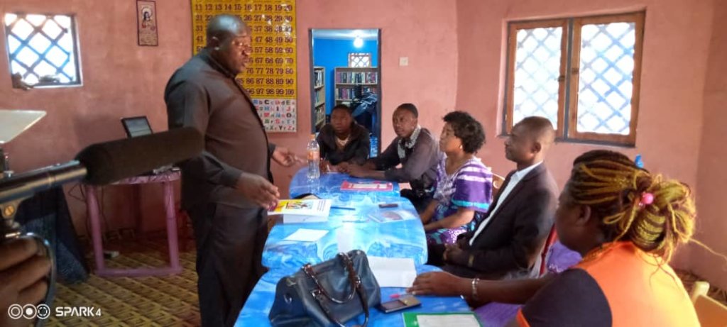 Seminar with community volunteer teachers