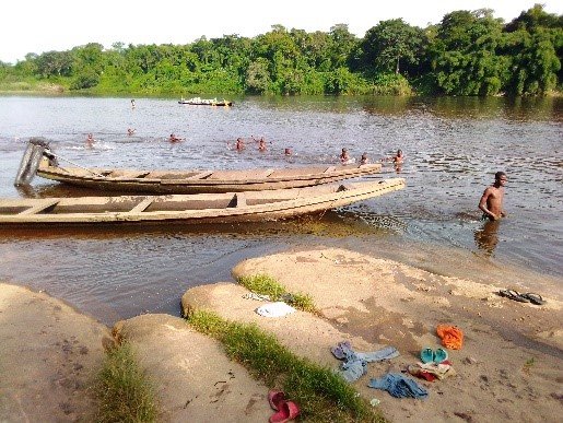 Bring water to 800 people in a conflict zone