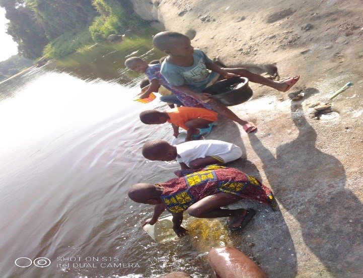 Bring water to 800 people in a conflict zone