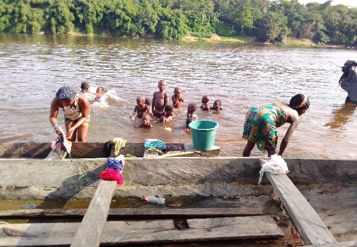 Bring water to 800 people in a conflict zone