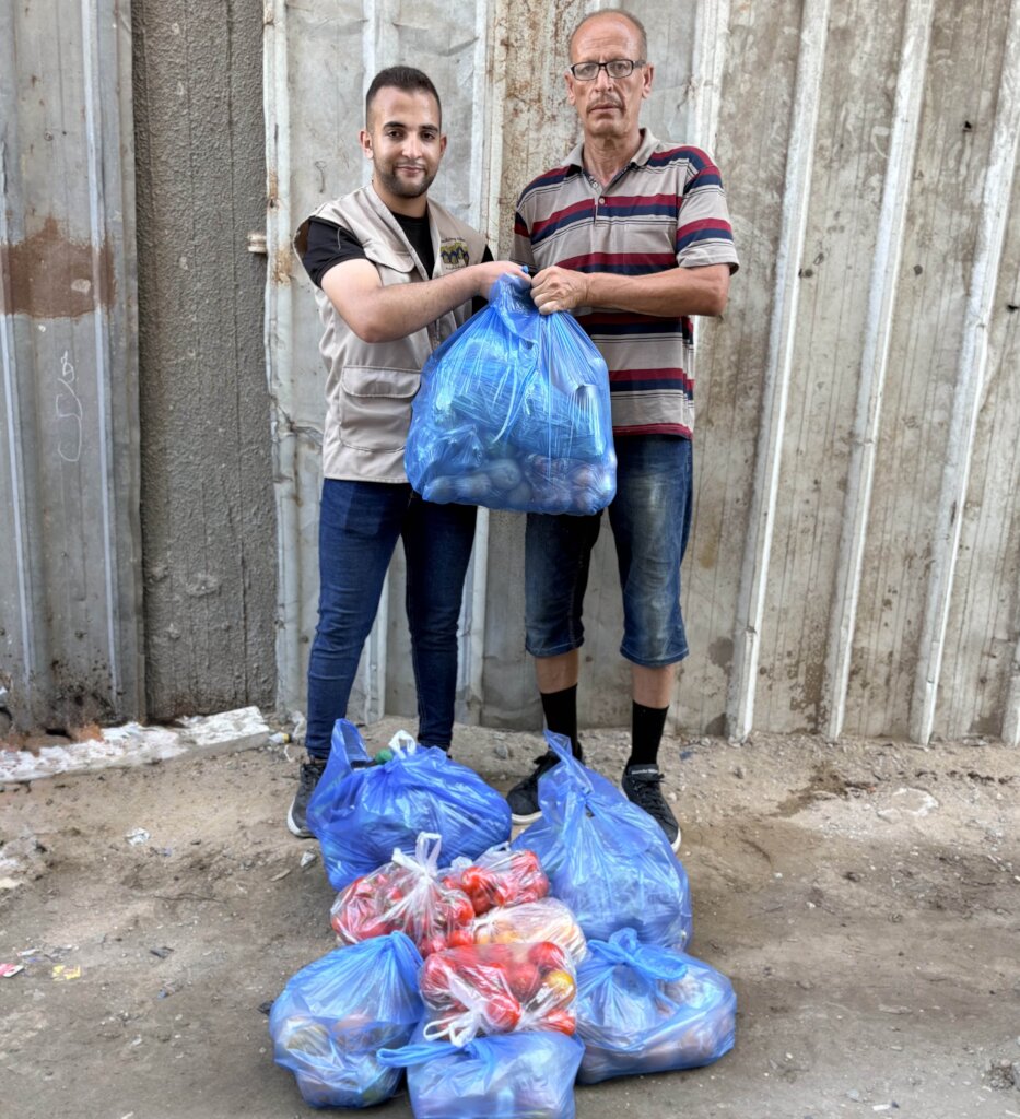 Hala (20), Jana (18), & Omar (16)'s dad