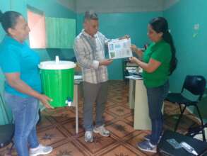 Sandra & Gisela (right) and clean water education