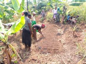 Women and Families Gather to Learn about Sowing