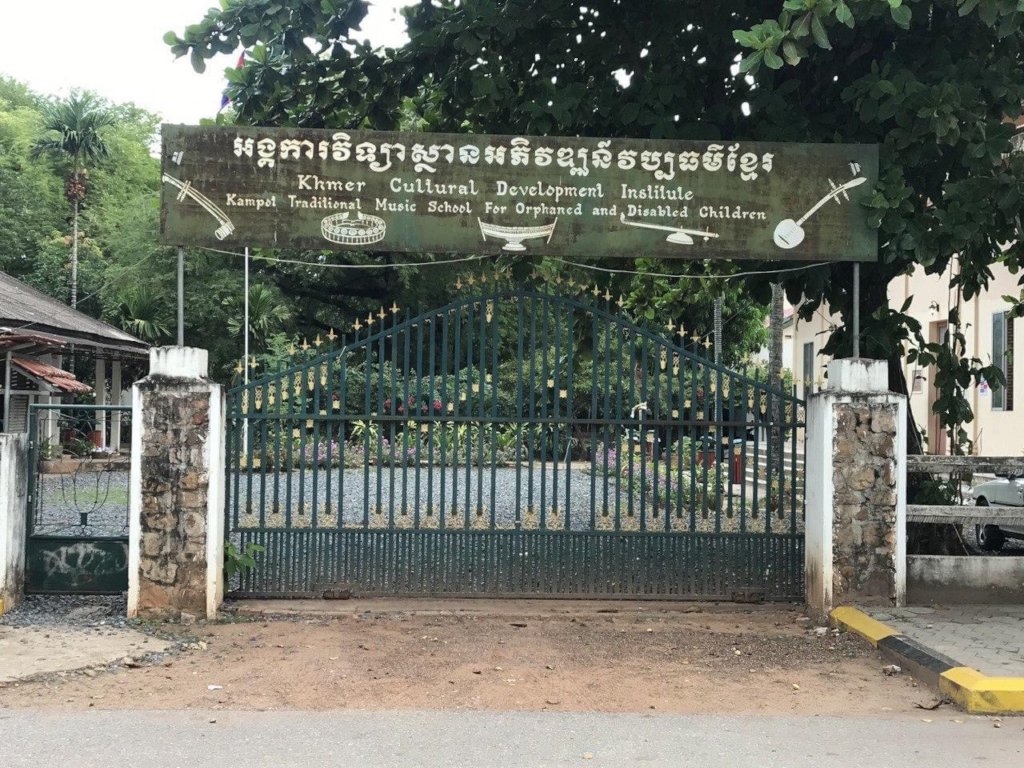 Make new school gates for our children's safety