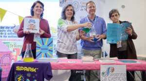 Apadrina la Ciencia members in Expofamily Pamplona