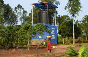 Solar-powered water station